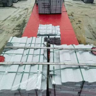 吕梁 芝麻白仿形加直形路沿石出货日常