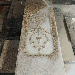 吕梁 黄金麻花岗岩异形加工雕刻栏杆大柱