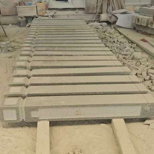 吕梁 芝麻白异形加工雕刻-栏杆大柱，方柱