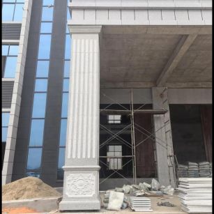 吕梁 芝麻白光面花岗岩门楼大柱（罗马柱）配雕花底座