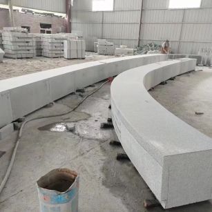 吕梁芝麻白花岗岩石板材 园林光面弧形坐凳