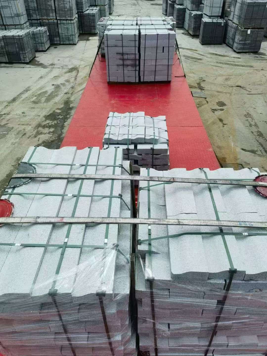 吕梁 芝麻白仿形加直形路沿石出货日常