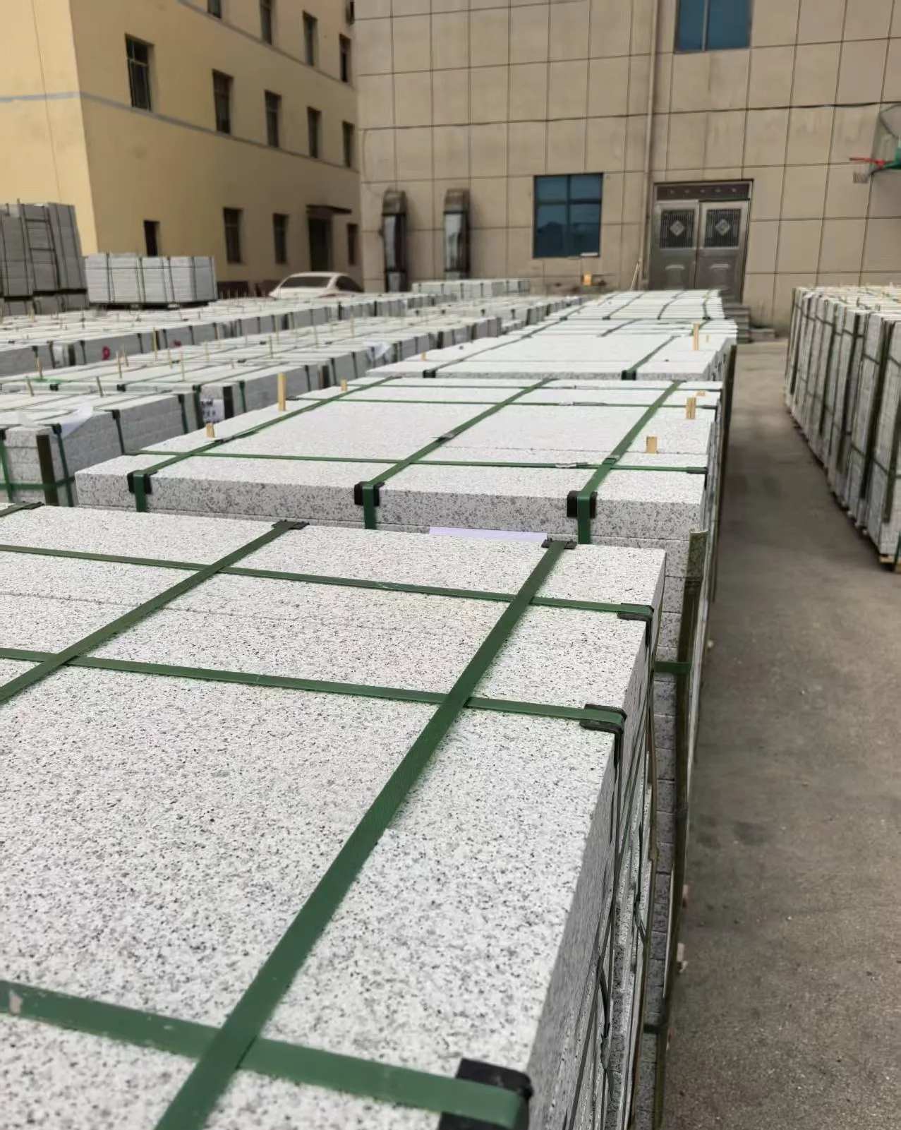 吕梁 白麻花岗岩5.0公分荔枝面地铺石