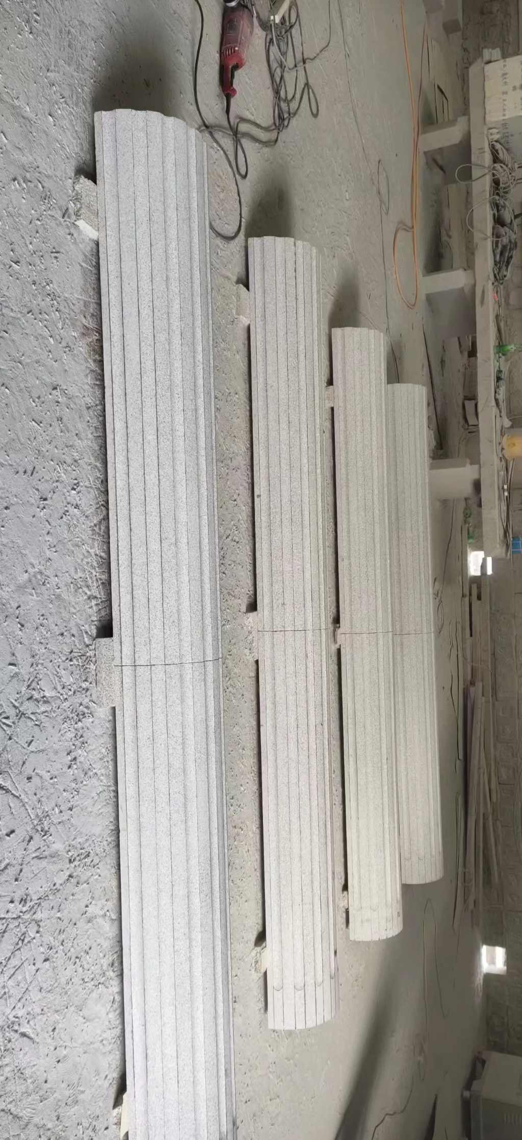 吕梁 花岗岩厂家带你看白麻花岗岩门楼大柱柱皮