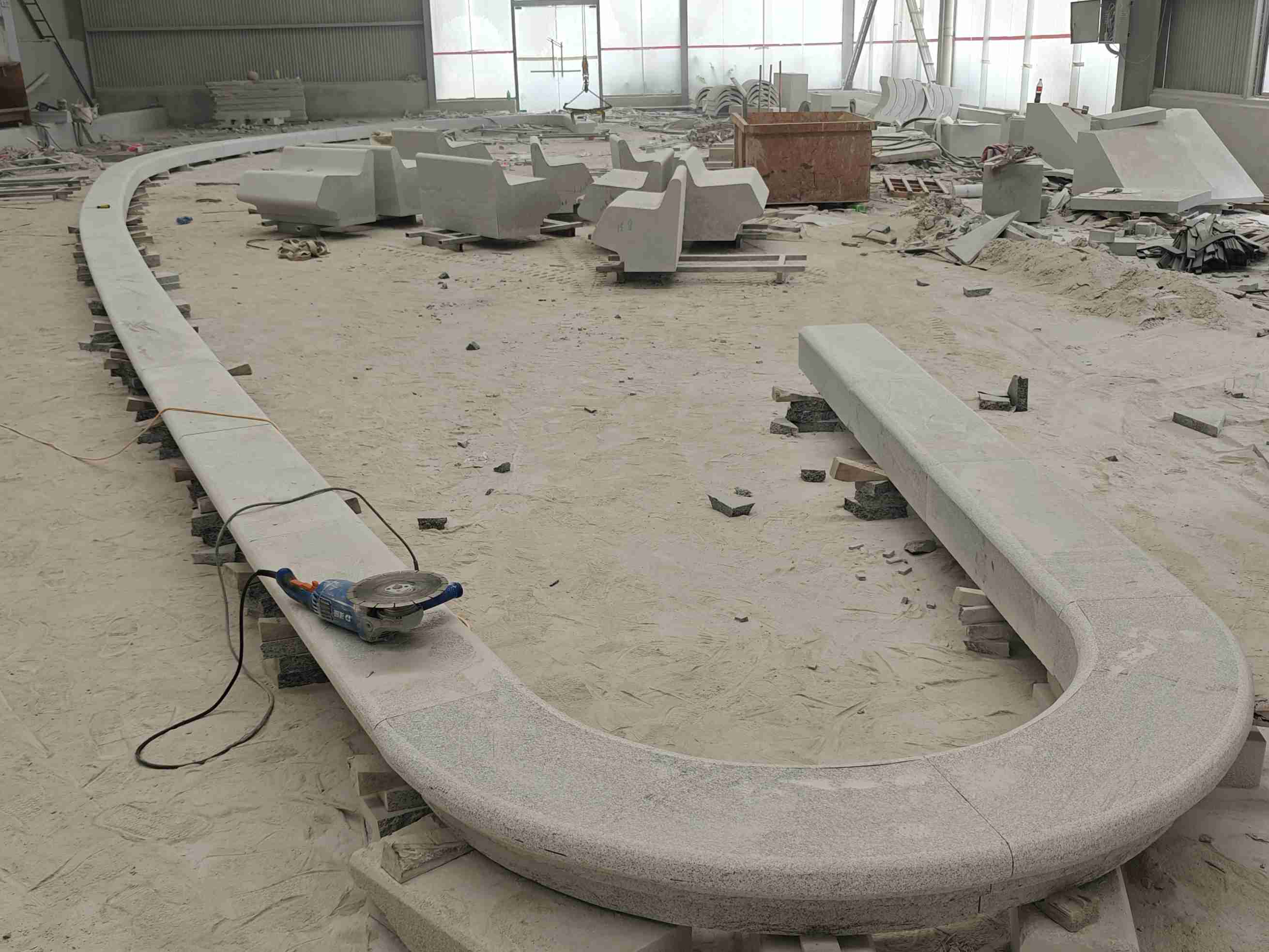 吕梁 芝麻白花岗岩弧形花坛石，坐凳石