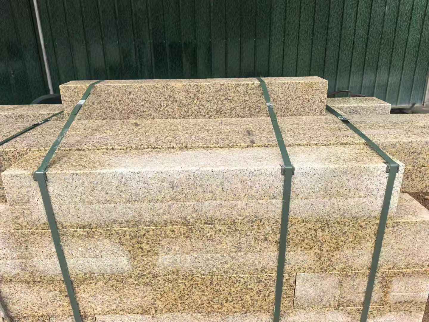 吕梁 黄金麻花岗岩石材机切面栏杆料半成品