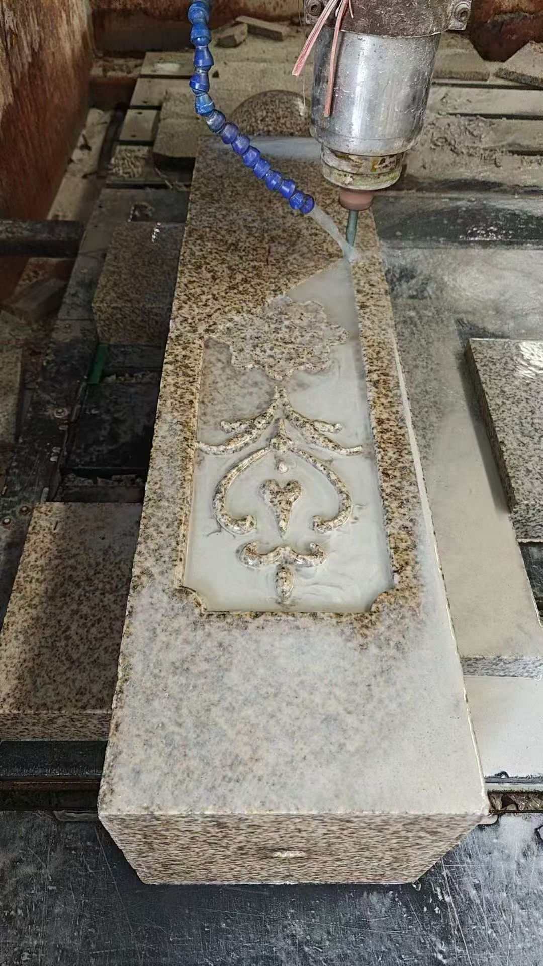 吕梁 黄金麻花岗岩异形加工雕刻栏杆大柱