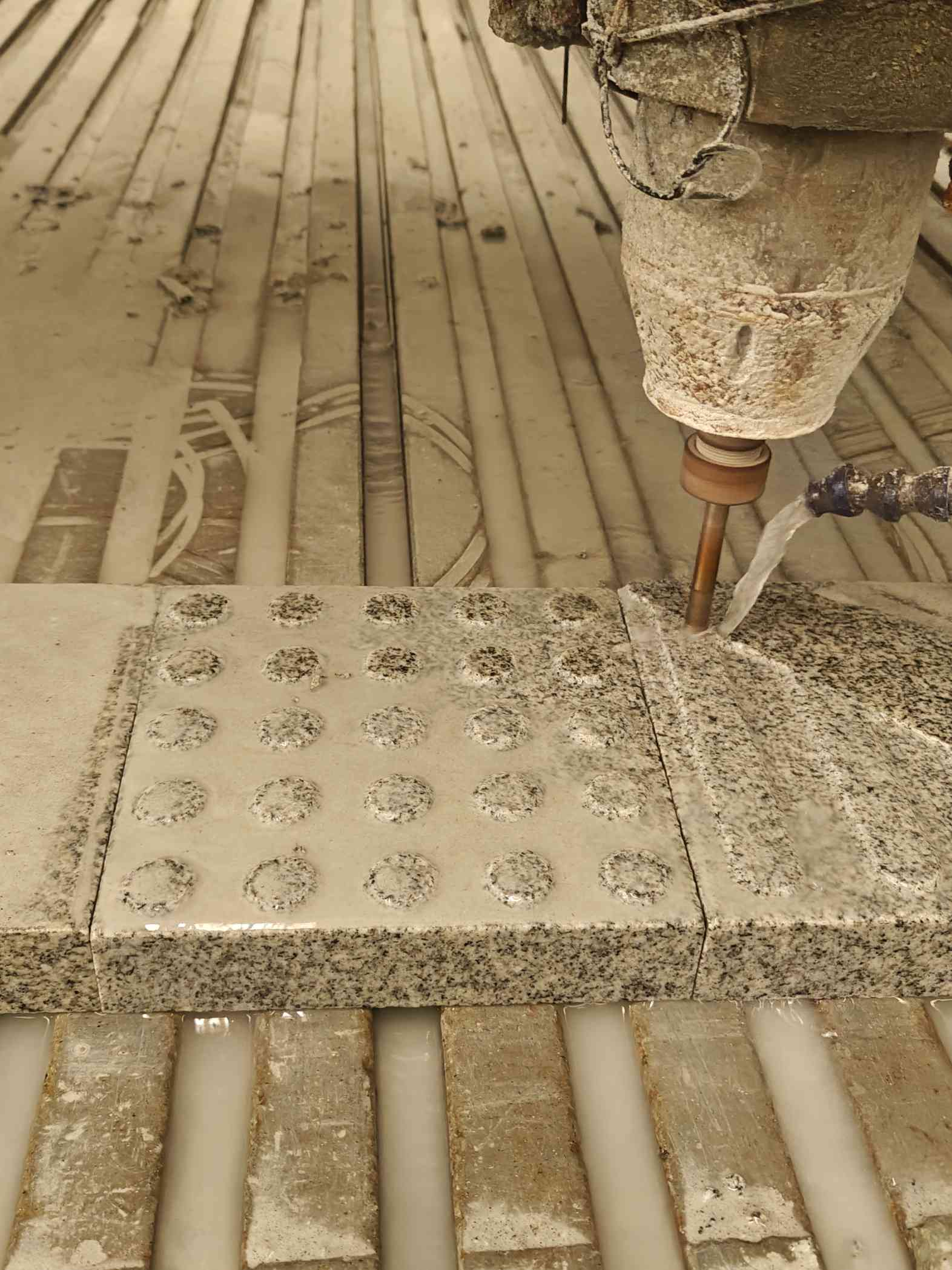 吕梁 芝麻白花岗岩石材盲人石、盲道石、盲点石