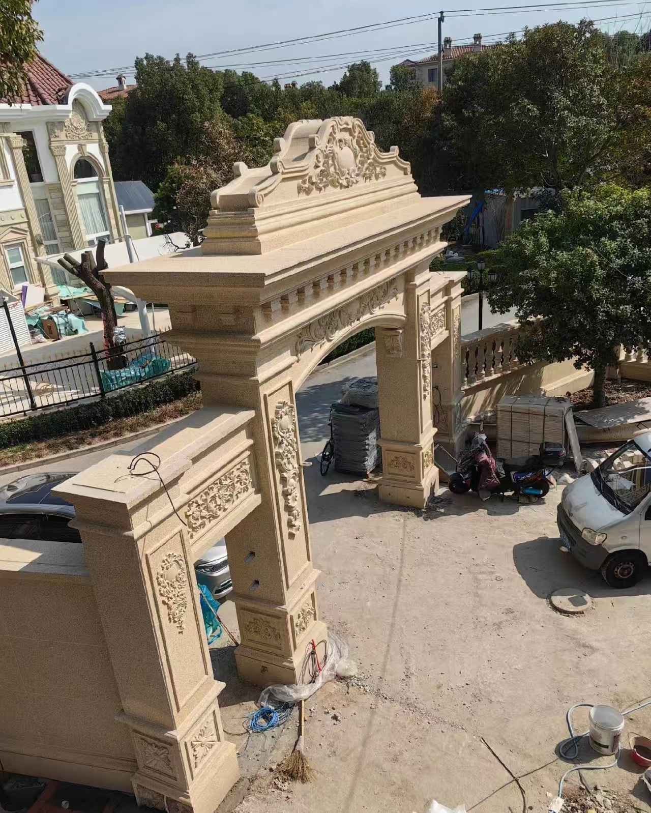 吕梁 黄金麻荔枝面花岗岩别墅门楼