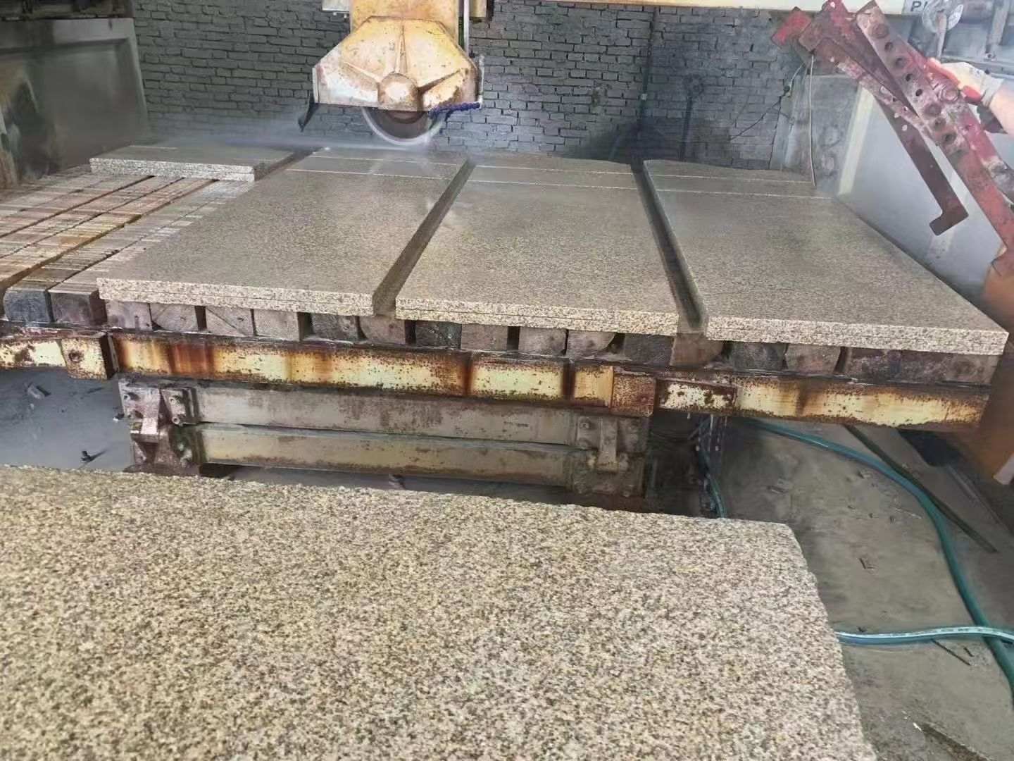 吕梁 黄金麻荔枝面成品板加工