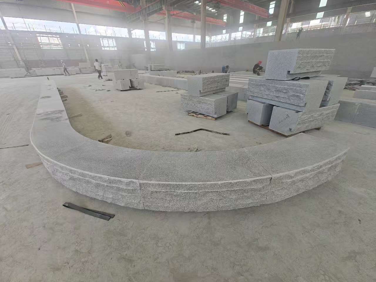 吕梁 芝麻白异形坐凳，自然面光面弧形加工