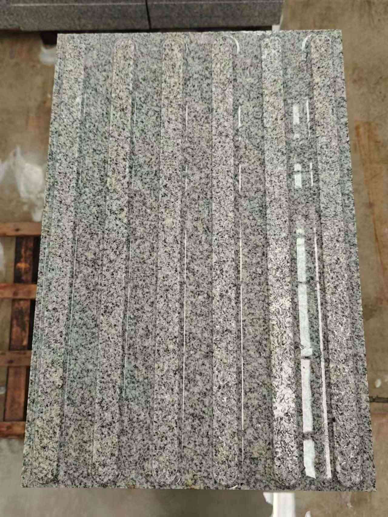 吕梁 芝麻白花岗岩荔枝面雕刻盲道，盲条