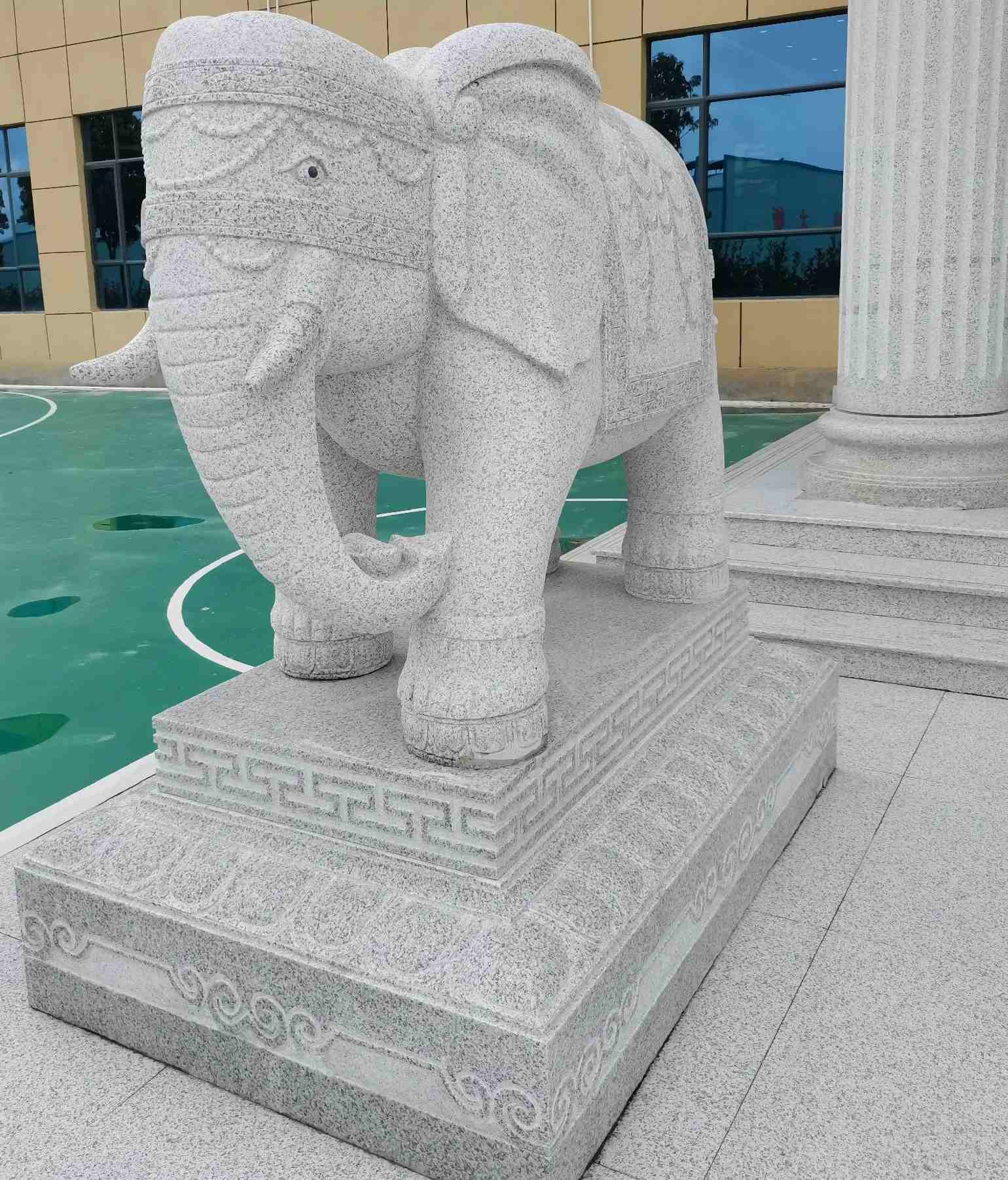吕梁 白麻花岗岩动物异形石雕-大象