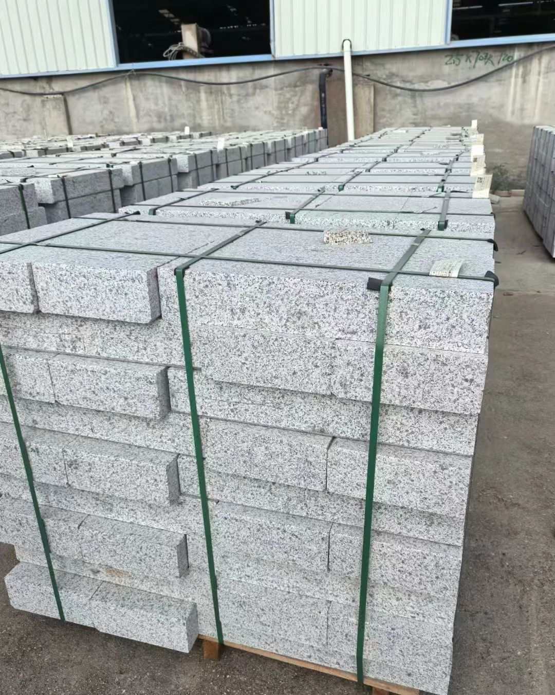 吕梁 白麻花岗岩路沿石，弧形路沿石，道牙石，马路牙子，界石，路缘石，平沿石，直岩石，平缘石等