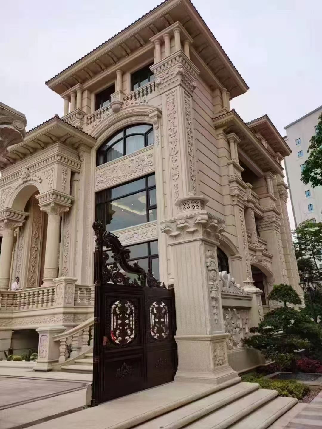 吕梁 黄金麻花岗岩别墅外墙干挂效果展示