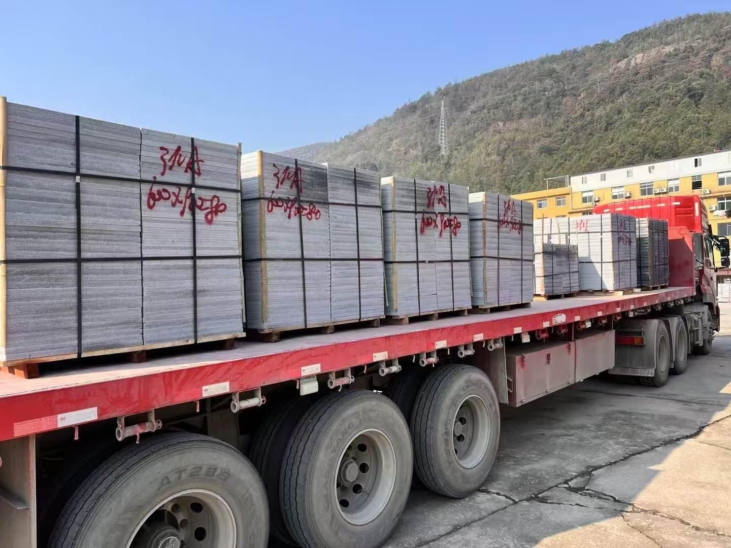 吕梁 芝麻灰地铺石出货日常