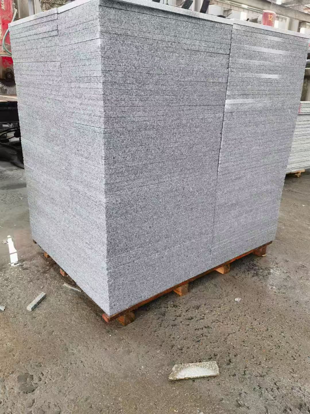 吕梁 芝麻白火烧面1.8厚300*600地铺石，尺寸标准，厚薄均匀