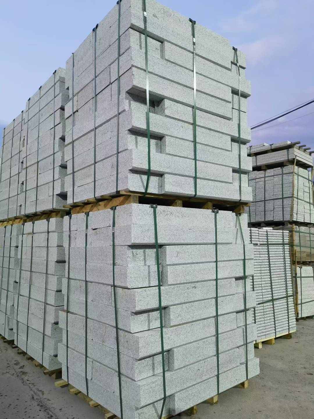 吕梁 芝麻白花岗岩路沿石，路缘石，路肩石，道牙，立缘石，马路牙子，街沿石，侧石等