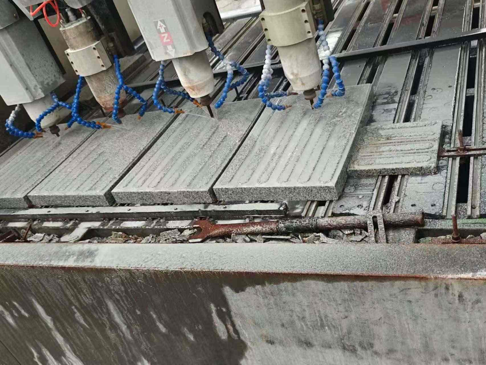 吕梁 芝麻白花岗岩荔枝面盲道雕刻