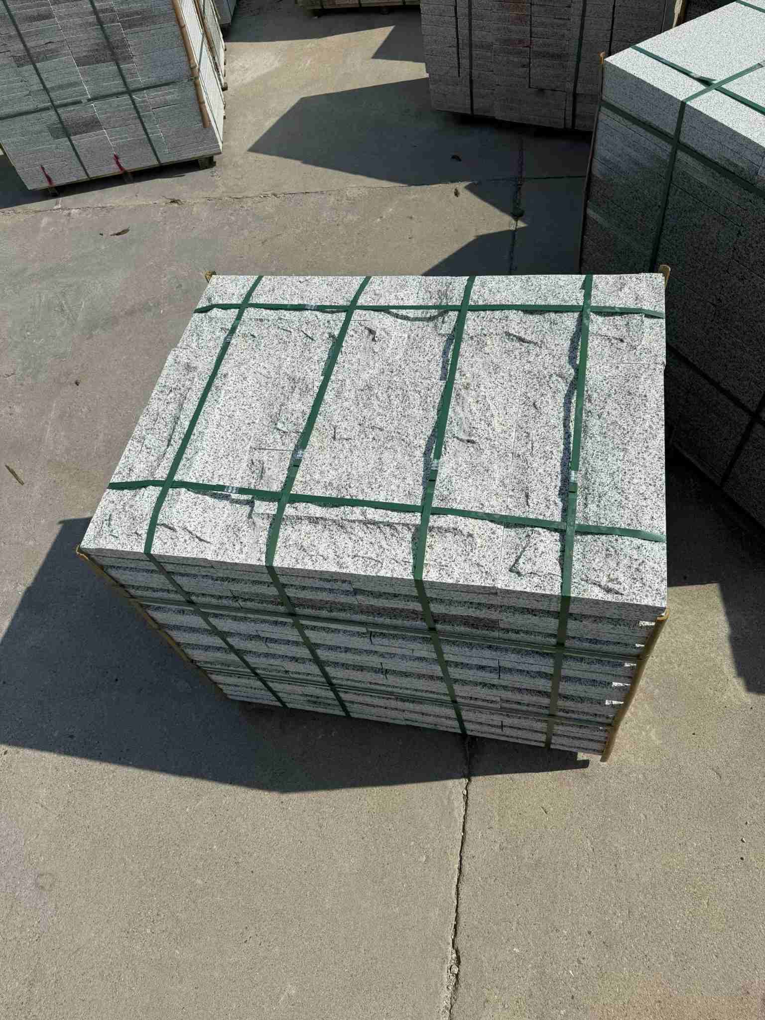 吕梁 白麻花岗岩石材自然面蘑菇石成品