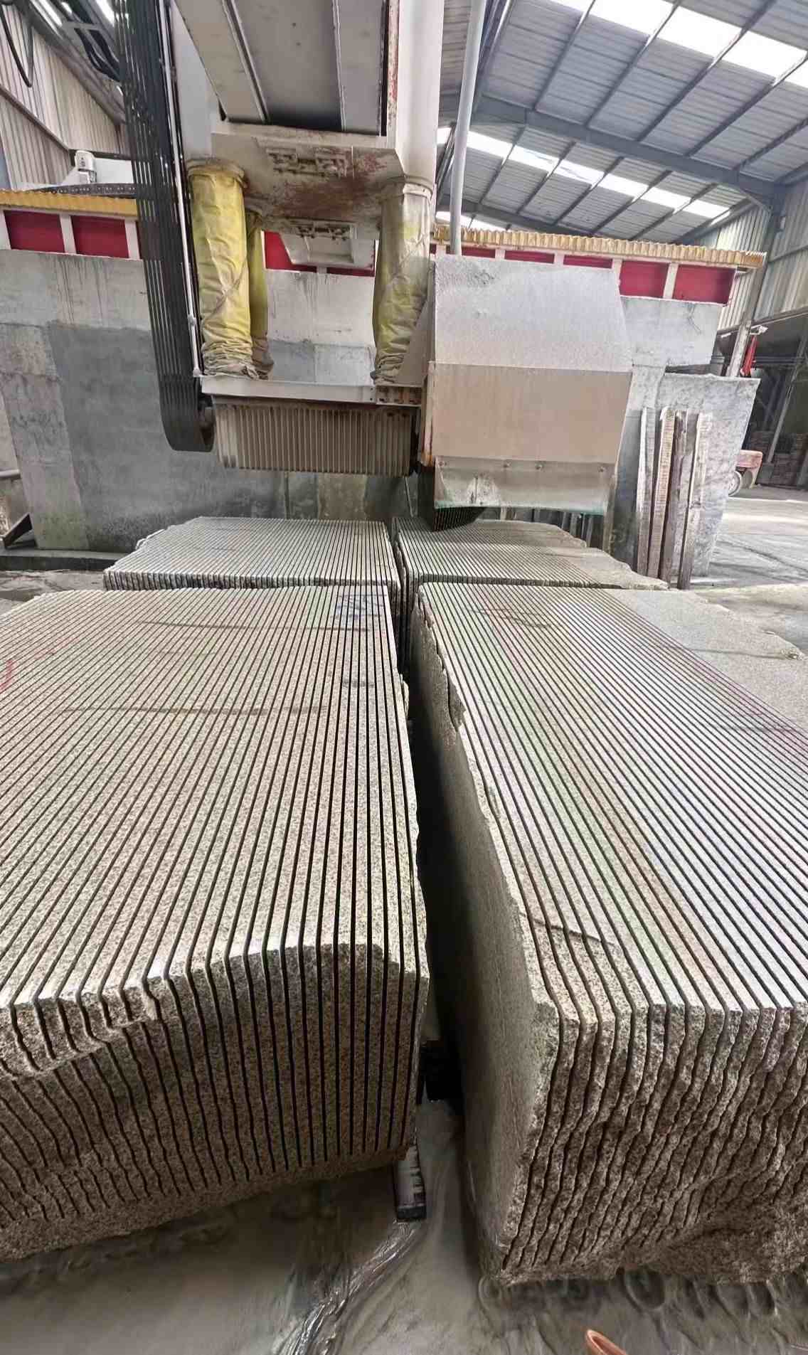 吕梁 车间生产日常，黄金麻白麻花岗岩