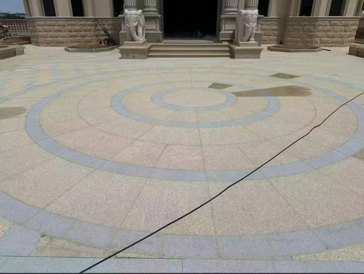 吕梁 黄金麻芝麻灰花岗岩石材地铺拼接效果