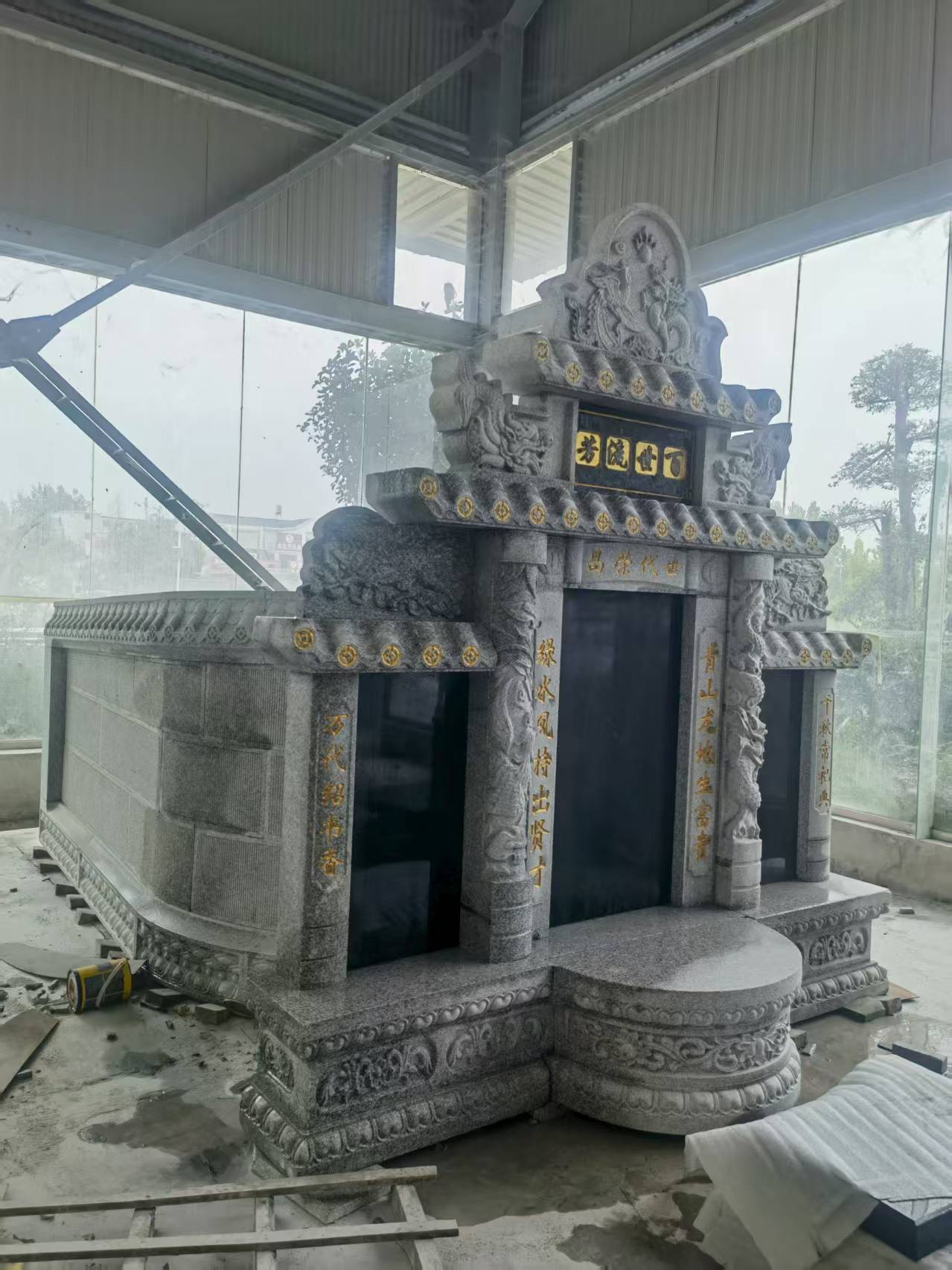 吕梁 芝麻白墓碑效果展示图