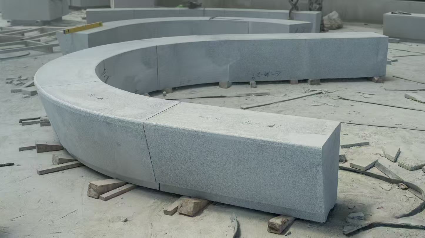 吕梁 芝麻白花岗岩光面弧形坐凳
